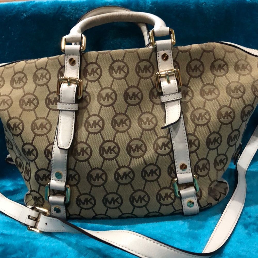 Michael Kors purse💯Authentic - Picture 3 of 8